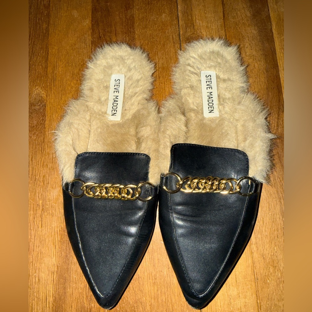 Steve Madden Black Pointed Faux-Leather Mules with Gold Chain